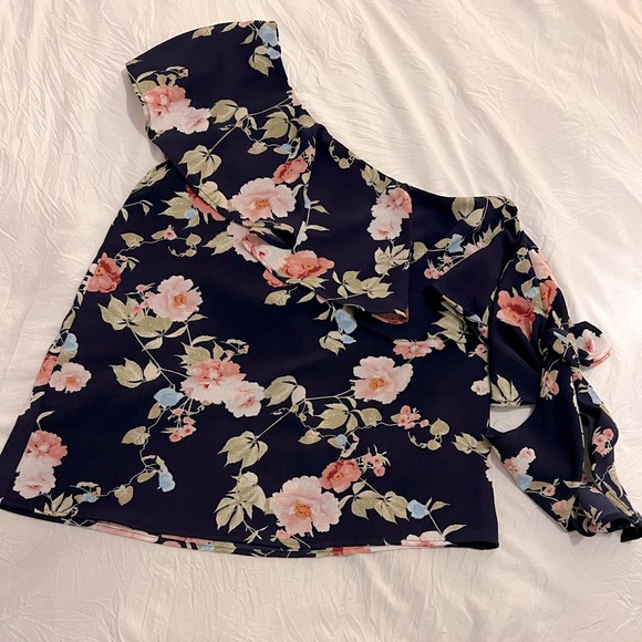 Off the shoulder blouse, size small. - Picture 4 of 6